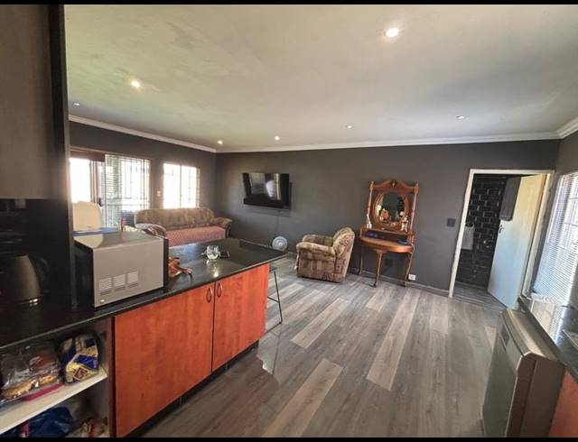 2 BEDROOM TOWNHOUSE FOR SALE IN ANNLIN